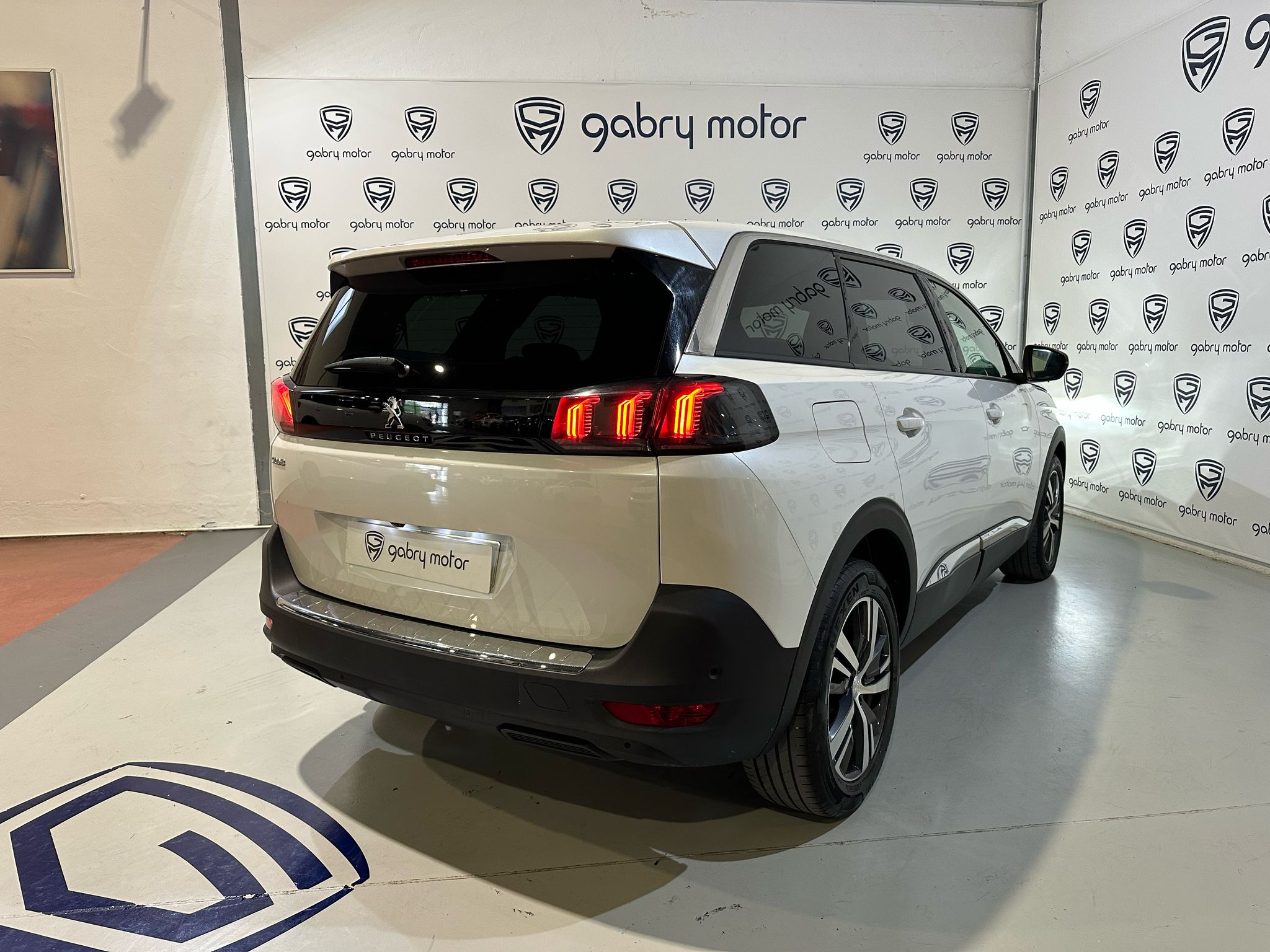 PEUGEOT 5008 1.5 BlueHDI ALLURE PACK